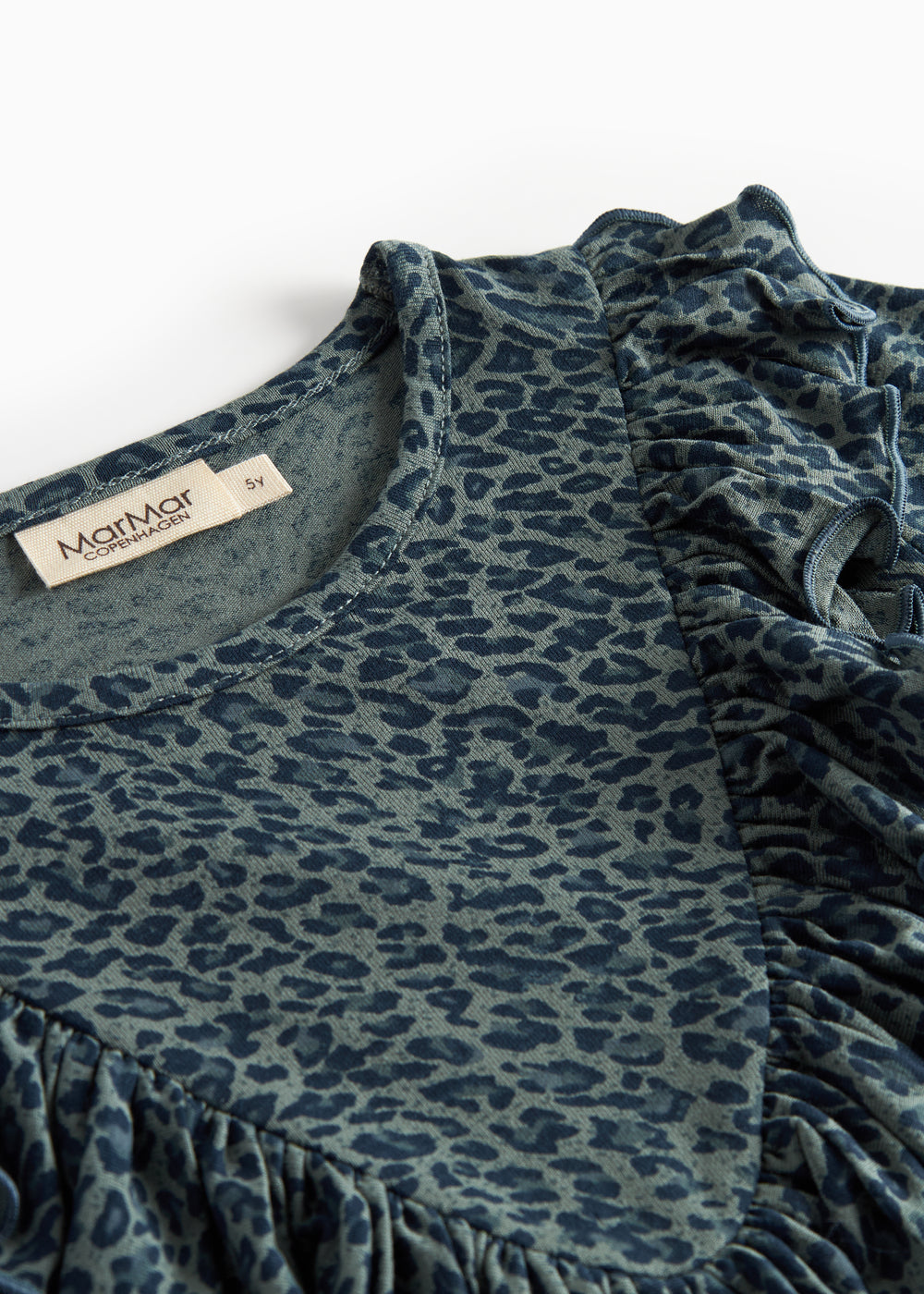 Grøn leopardmønstret bluse med lange ærmer og flæser til børn