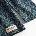 Grøn leopardmønstret bluse med lange ærmer og flæser til børn