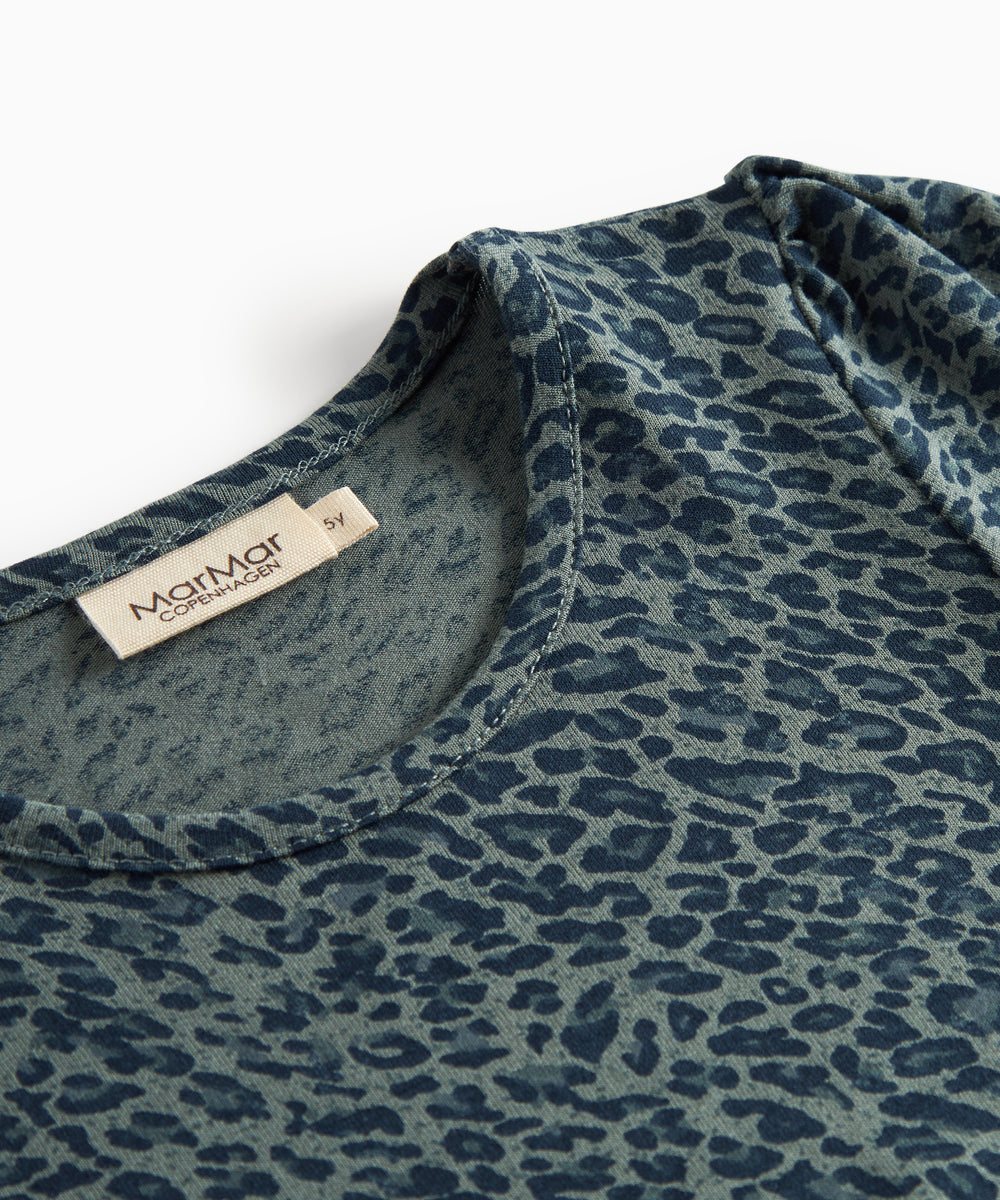 Grøn leopardmønstret kjole med lange ærmer til børn