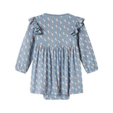 Blå kjole-body til baby med enhjørningemønster og flæser på skuldrene