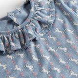 Blå kjole til børn med enhjørningemønster og flæsekrave