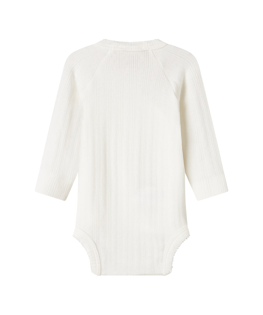 Hvid pointelle slå-om body til baby med lange ærmer