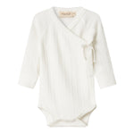 Hvid pointelle slå-om body til baby med lange ærmer