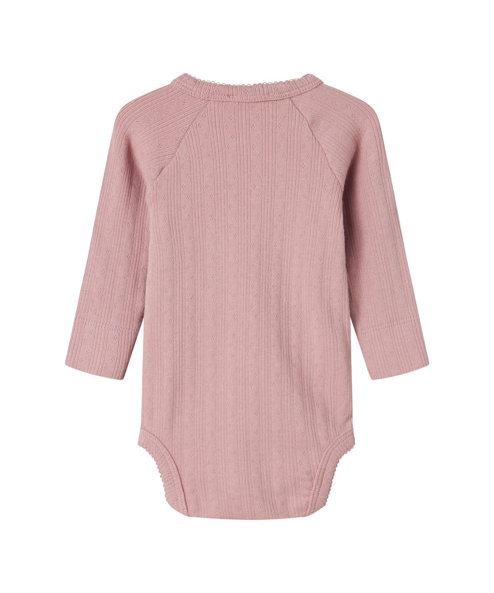 Rosa pointelle slå-om body til baby med lange ærmer og bindebånd