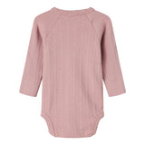 Rosa pointelle slå-om body til baby med lange ærmer og bindebånd
