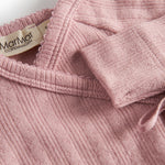 Rosa pointelle slå-om body til baby med lange ærmer og bindebånd