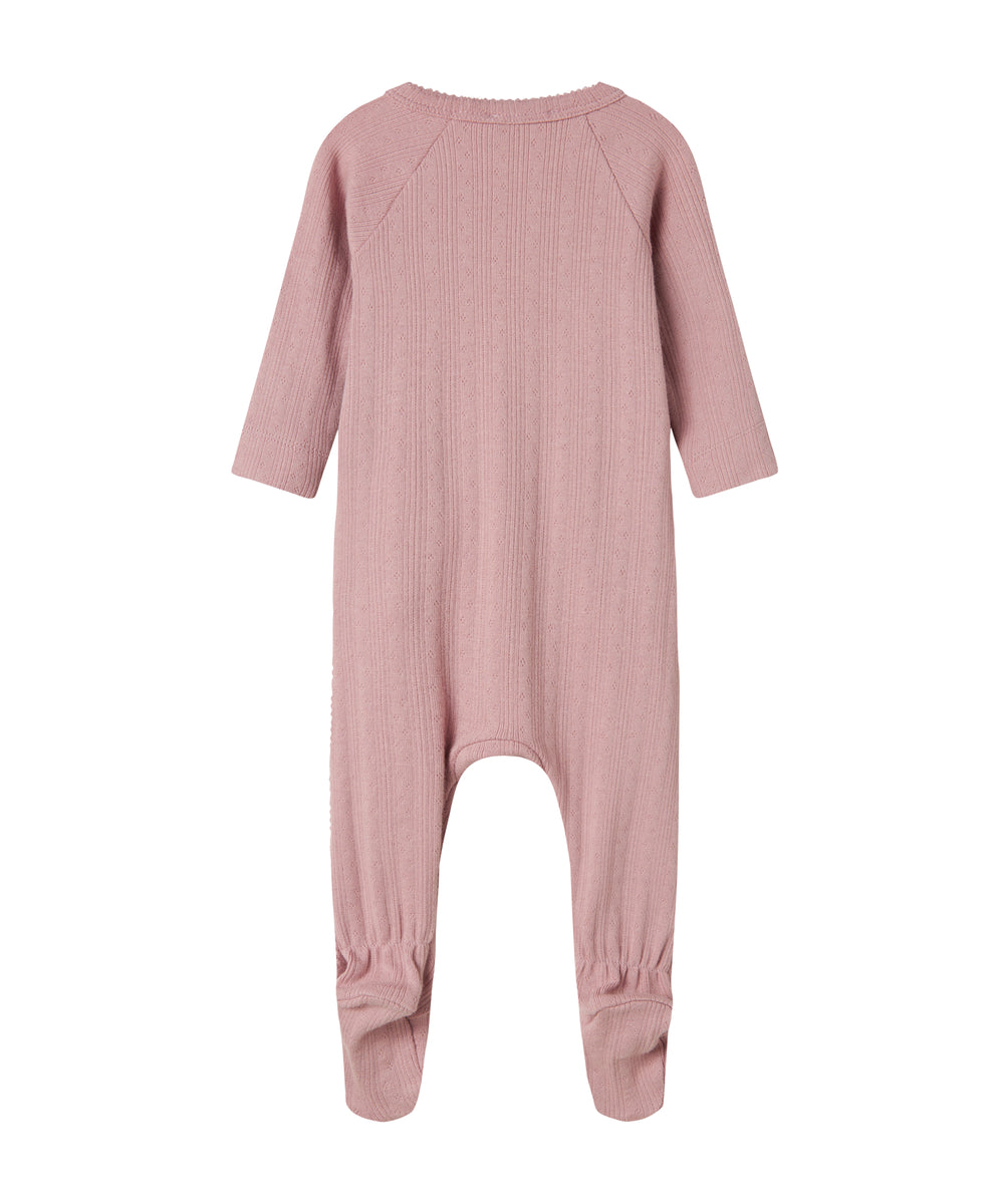 Rosa pointelle heldragt til baby med fødder og slå-om lukning