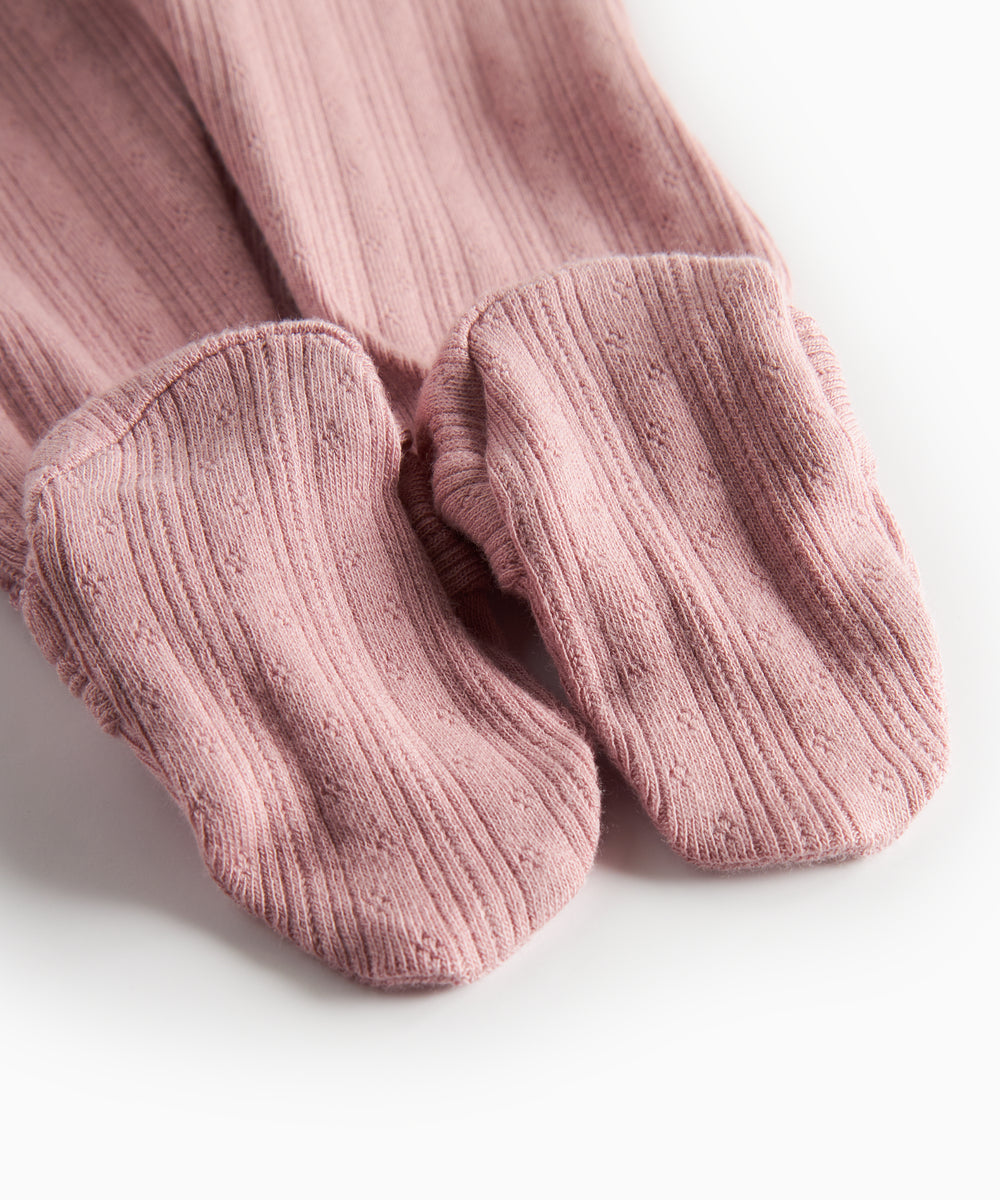 Rosa pointelle heldragt til baby med fødder og slå-om lukning