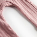 Rosa pointelle heldragt til baby med lange ærmer og slå-om lukning