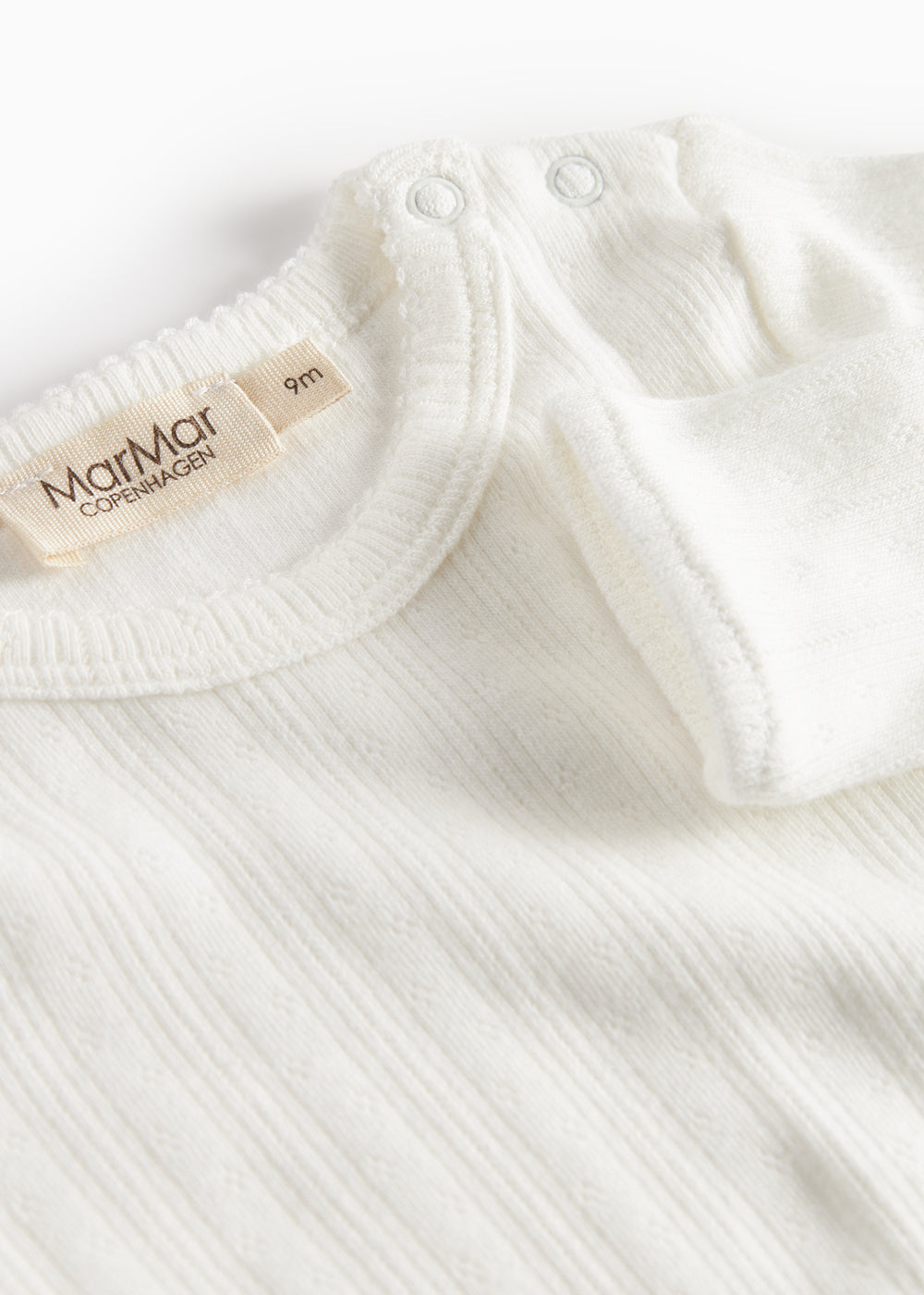 Hvid pointelle body til børn med lange ærmer