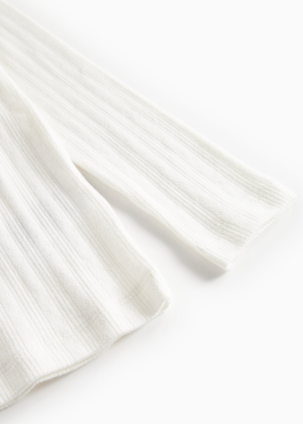 Hvid pointelle bluse til børn med lange ærmer