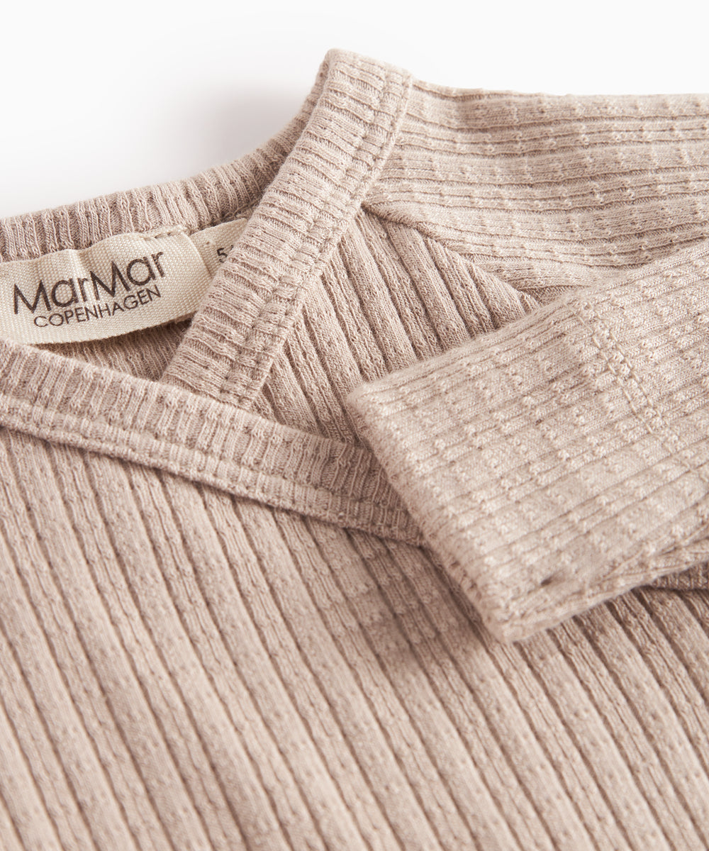 Beige pointelle heldragt med lange ærmer til baby