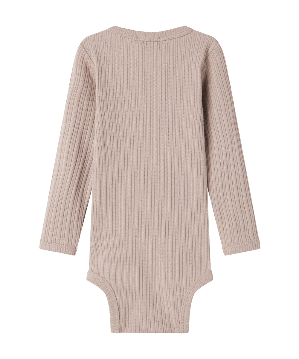 Beige pointelle body med lange ærmer til baby