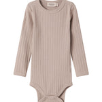 Beige pointelle body med lange ærmer til baby