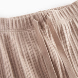 Beige pointelle babybukser med snøre og elastik i taljen