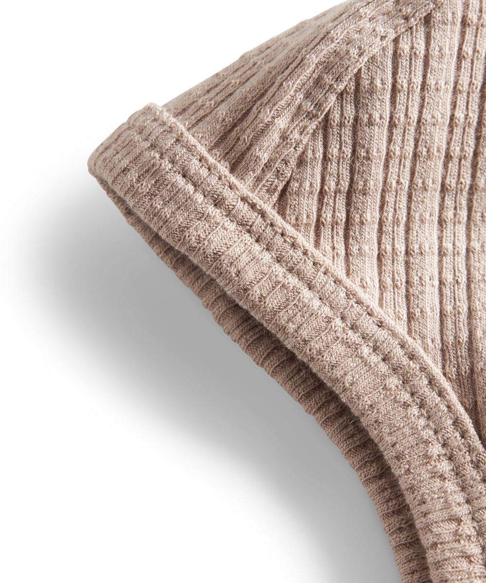 Beige ribstrikket elefanthue til børn