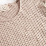 Beige ribstrikket t-shirt til dame med lange ærmer