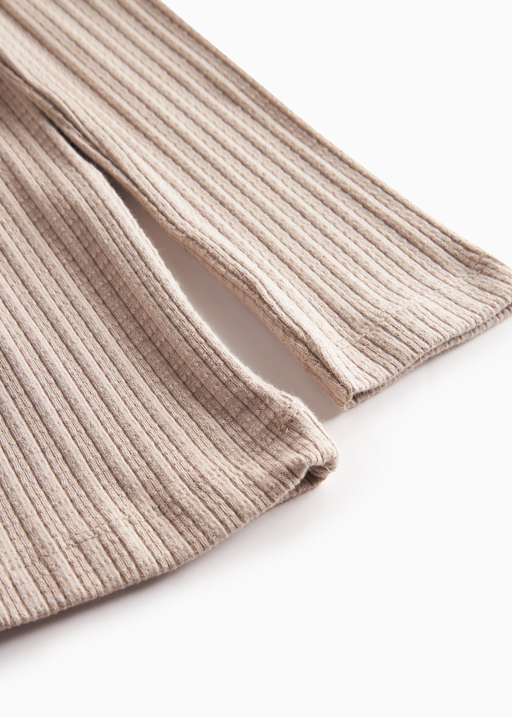 Beige ribstrikket t-shirt til dame med lange ærmer