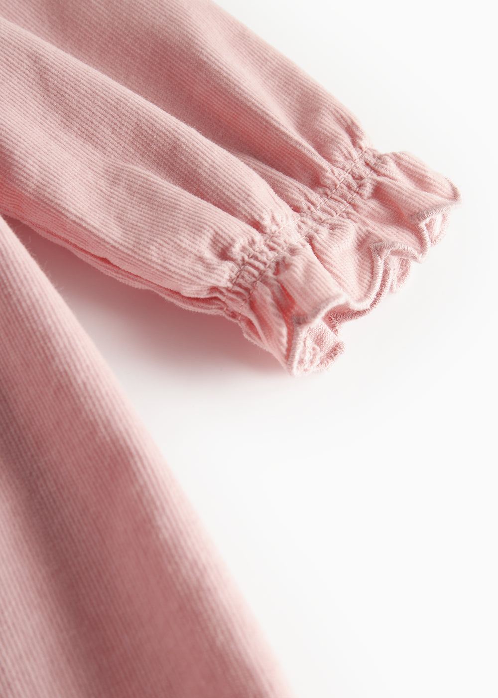 Lyserød babyfløjlskjole med lange ærmer, bølgekant og lommer til børn