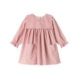 Lyserød babyfløjlskjole med lange ærmer, bølgekant og lommer til børn