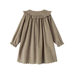 Beige babyfløjlskjole med lange ærmer, flæser og bølgekant til børn