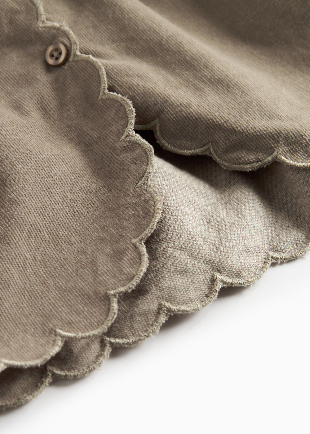 Beige nederdel i babyfløjl med knapper og bølgekant til børn