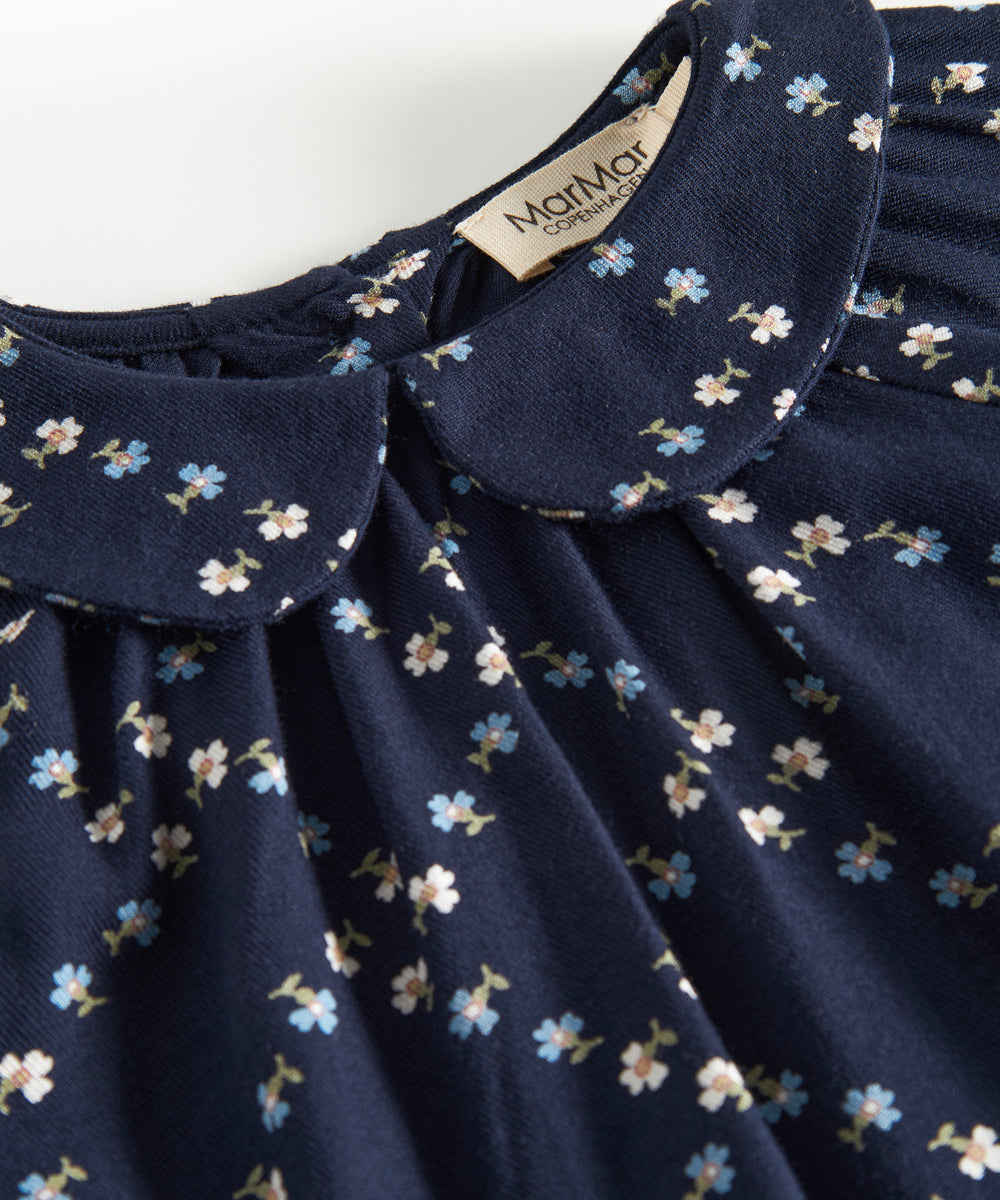 Mørkeblå blomstermønstret bluse til baby med lange ærmer og krave