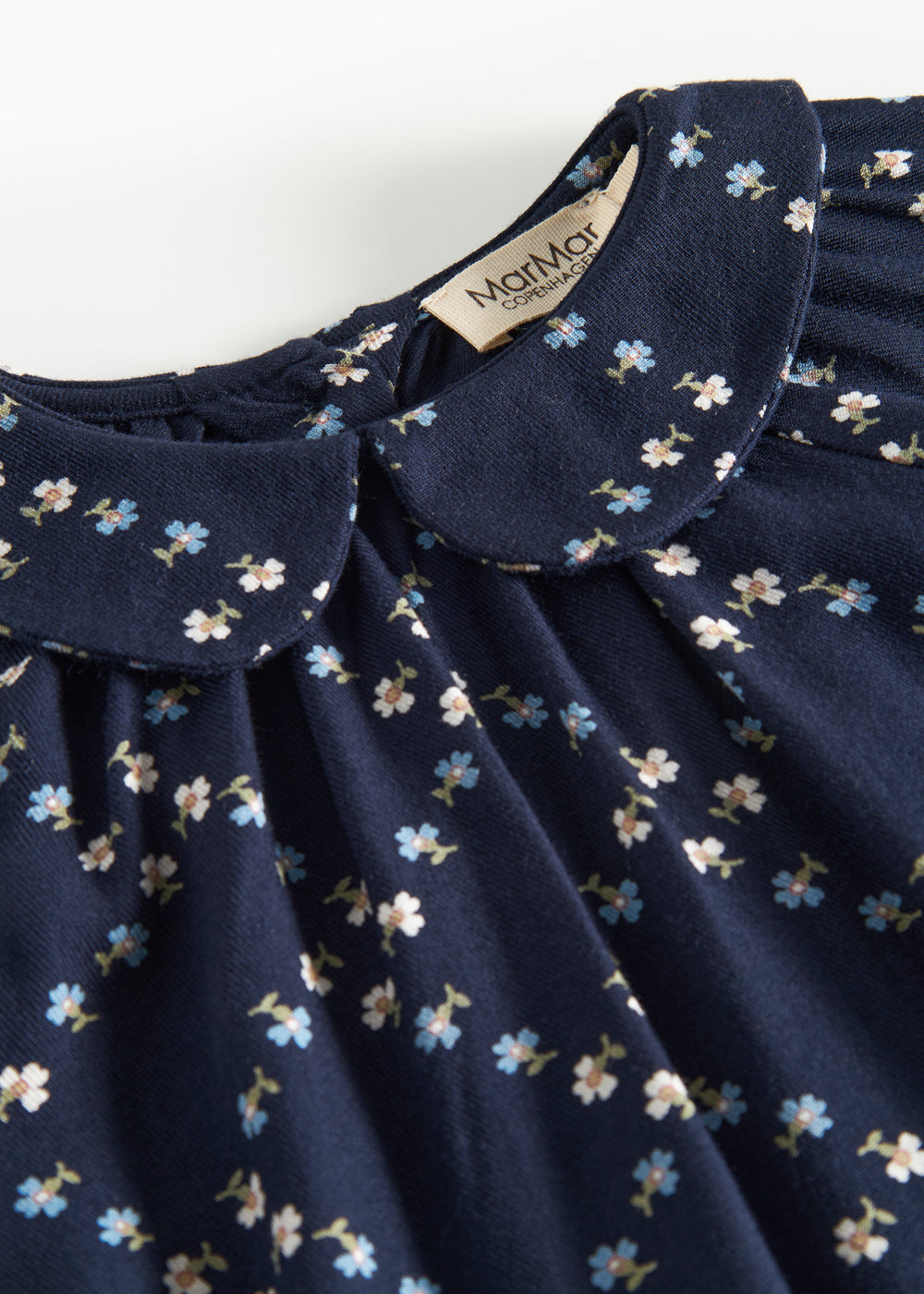 Mørkeblå blomstermønstret bluse til baby med lange ærmer og krave