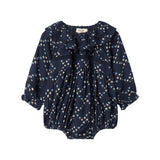 Mørkeblå blomstermønstret heldragt til baby med lange ærmer