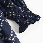 Mørkeblå blomstermønstret kjole til børn med lange ærmer og flser