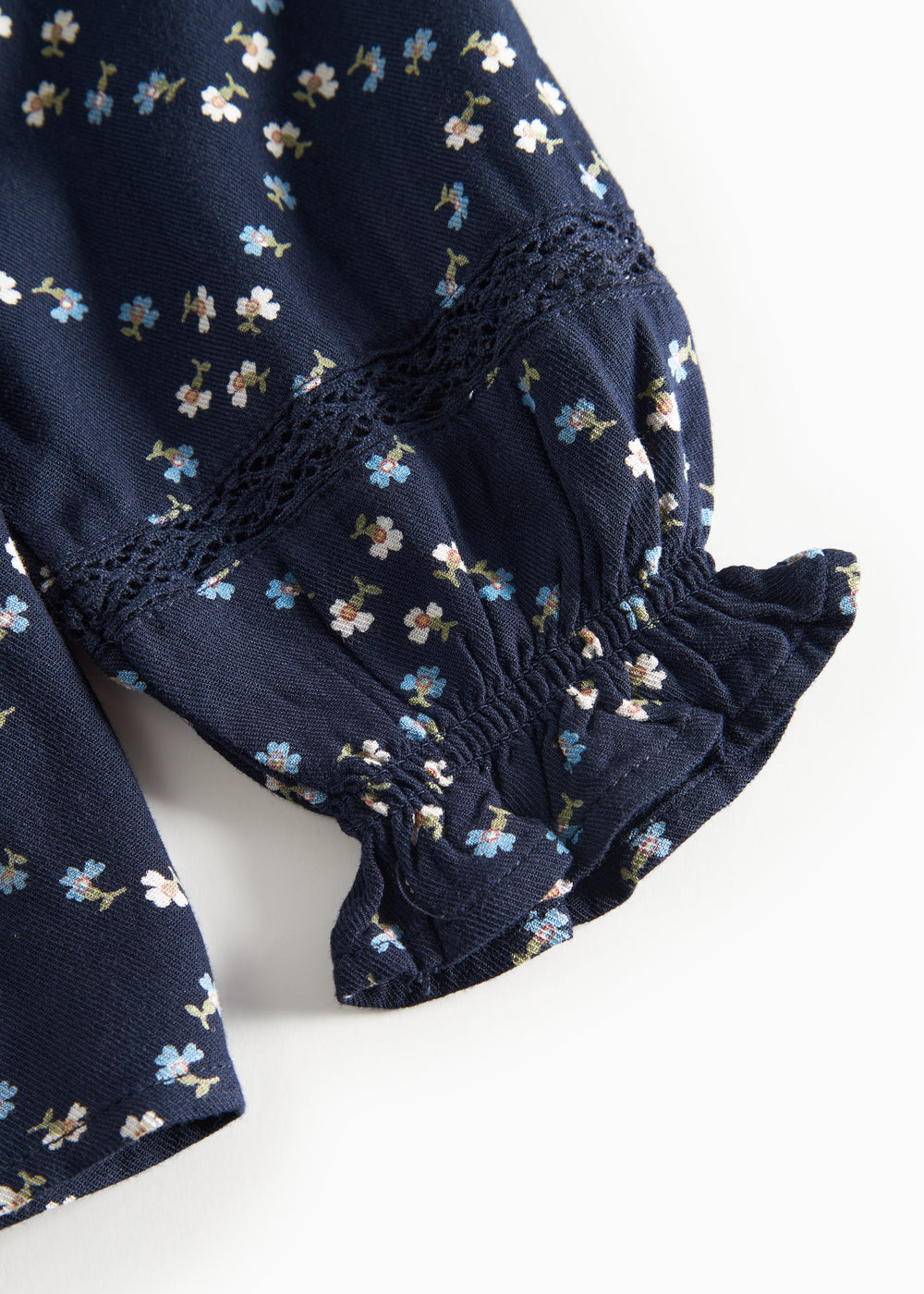 Mørkeblå bluse til børn med blomstermønster og lange ærmer