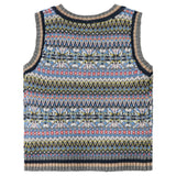 Strikket babyvest med farverigt mønster og V-hals