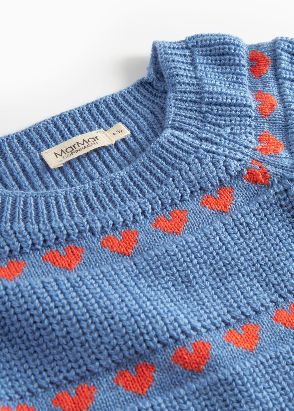 Blå striktrøje til børn med røde hjerter og lange ærmer