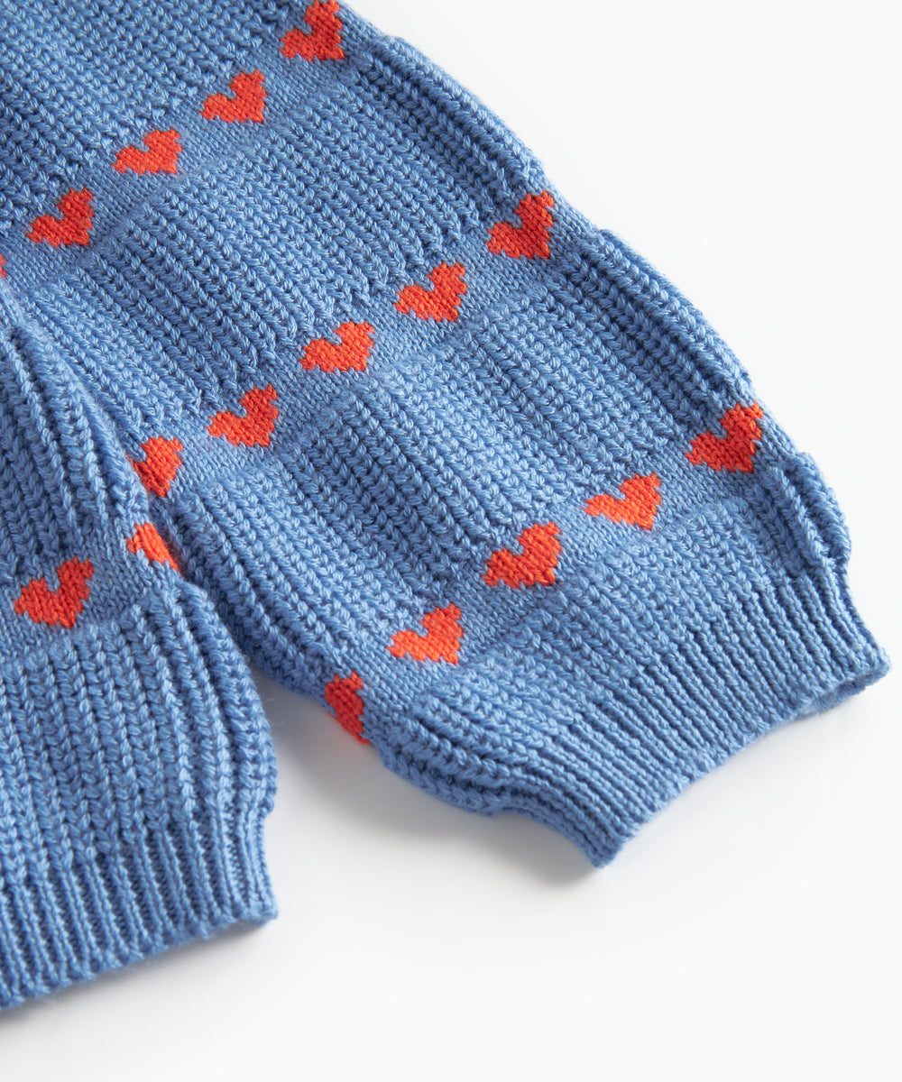 Blå striktrøje til børn med røde hjerter og lange ærmer