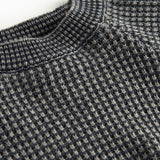 Mørkegrå strikket babypullover med rund hals