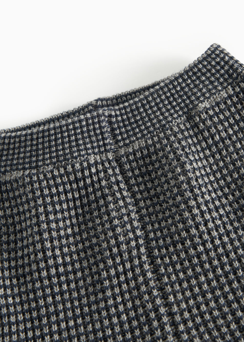 Mørkegrå strikkede babybukser med elastisk talje og ribkanter