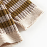 Detalje af ribkant på strikcardigan