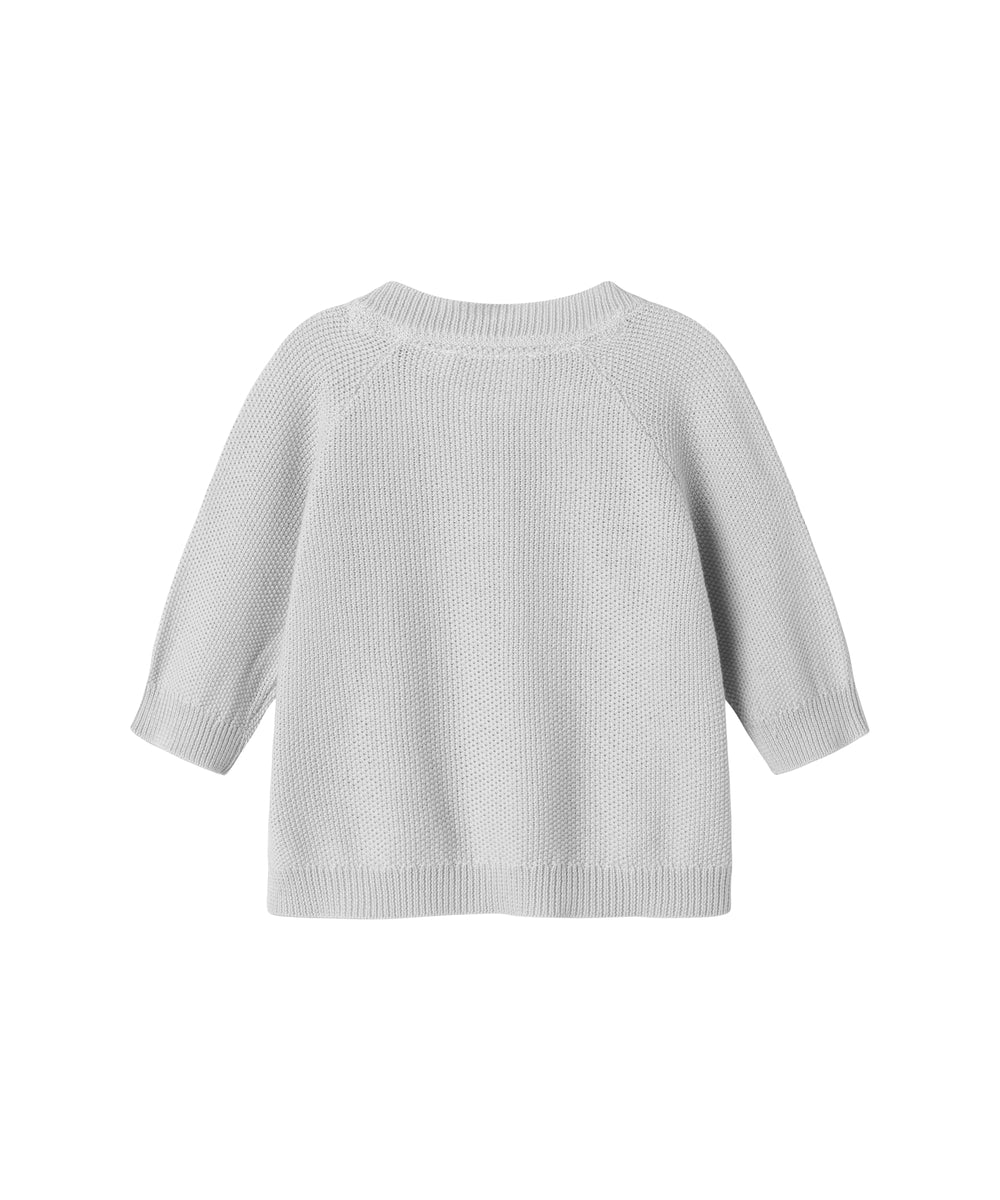 Lys grå strikket babytrøje med lange ærmer
