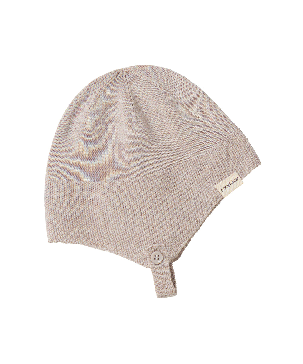 Beige strikket babyhue med lille rem