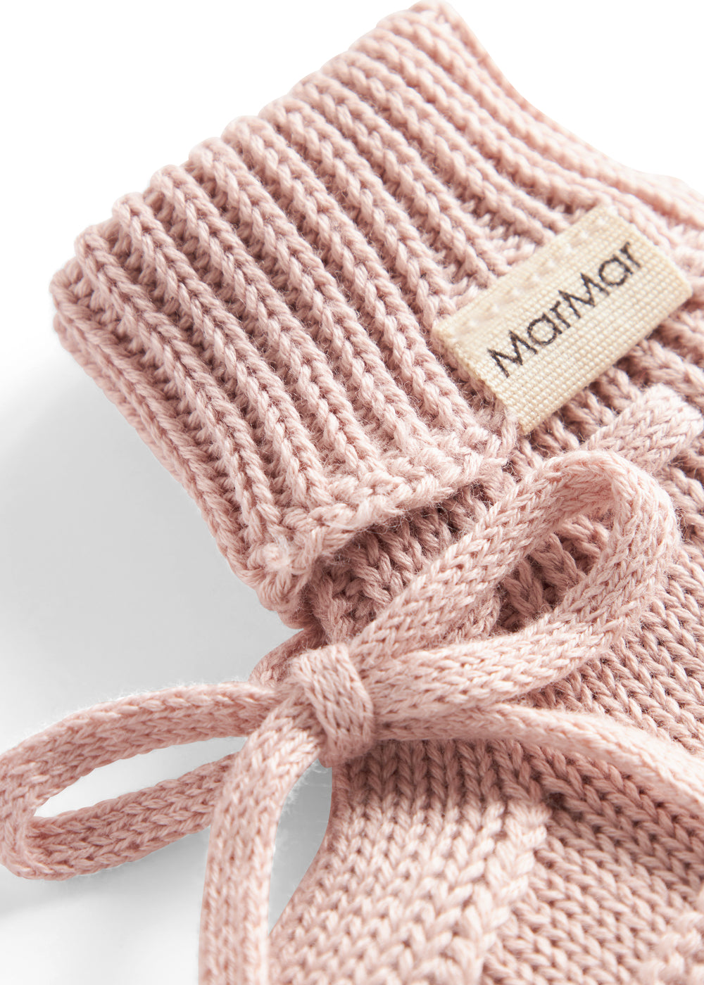 Lyserød strik babyfutter