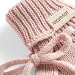 Lyserød strik babyfutter