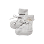 Grå strik babyfutter