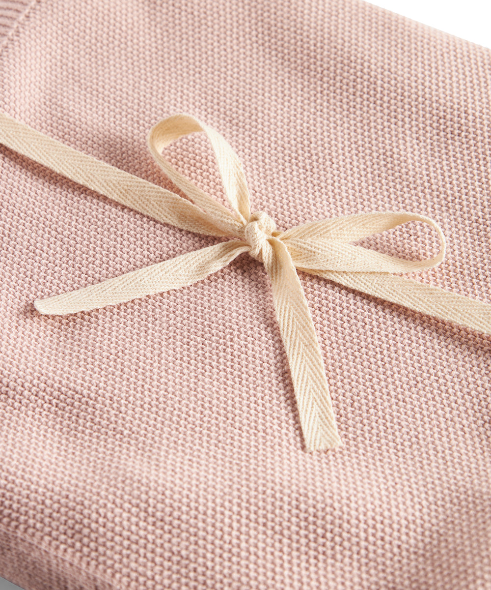 Lyserød strikket babytæppe