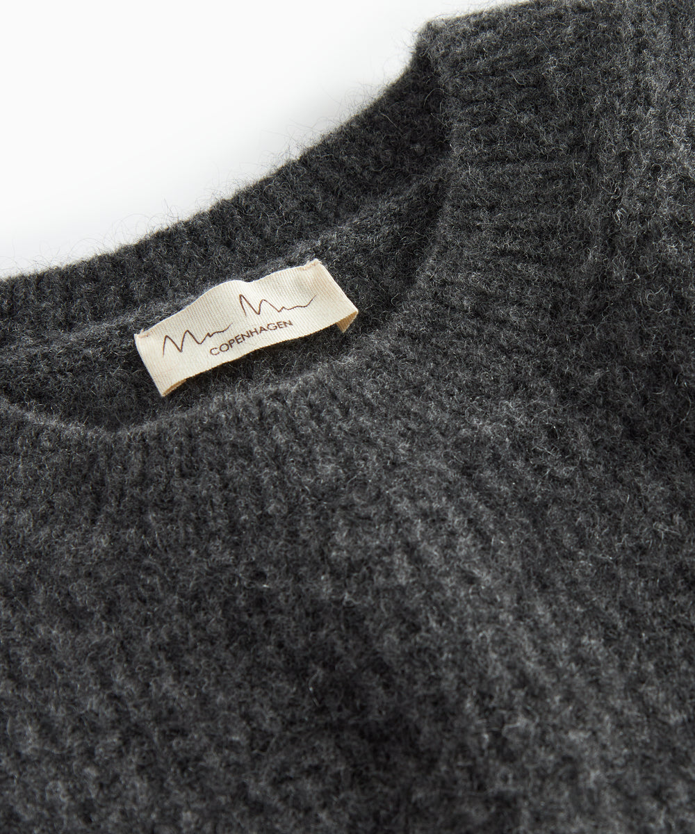 Mørkegrå strikbluse til kvinder med lange ærmer