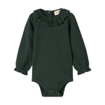 Grøn ribbet baby bodystocking med lange ærmer og flæsekrave