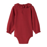 Rød ribbet body med lange ærmer og flæsekrave til baby