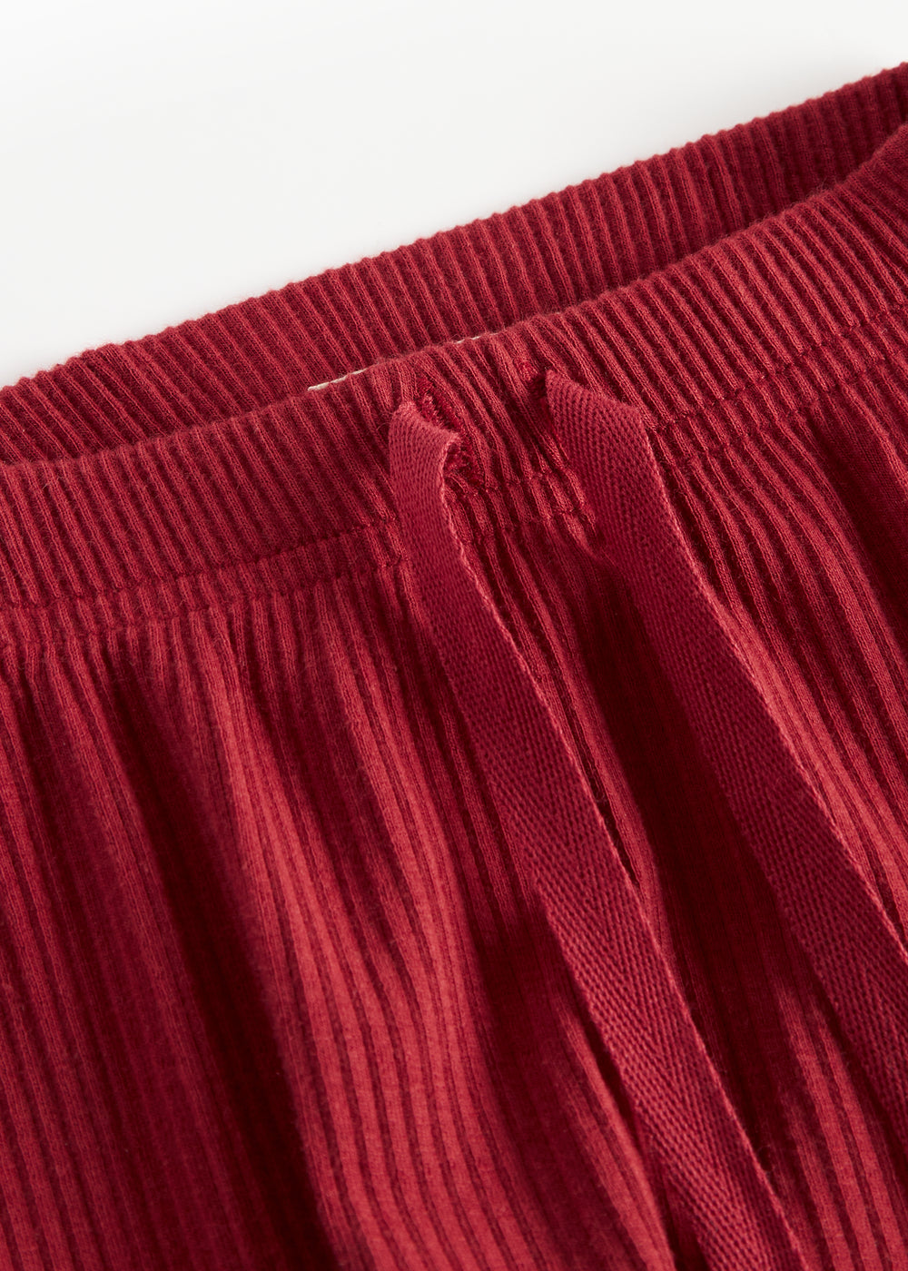 Røde ribbede babybukser med snøre i taljen