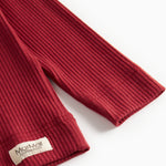 Rød ribstrikket bluse med stolpeknaplukning til børn