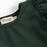 Grøn ribstrikket julekjole med flæser på skuldrene til børn