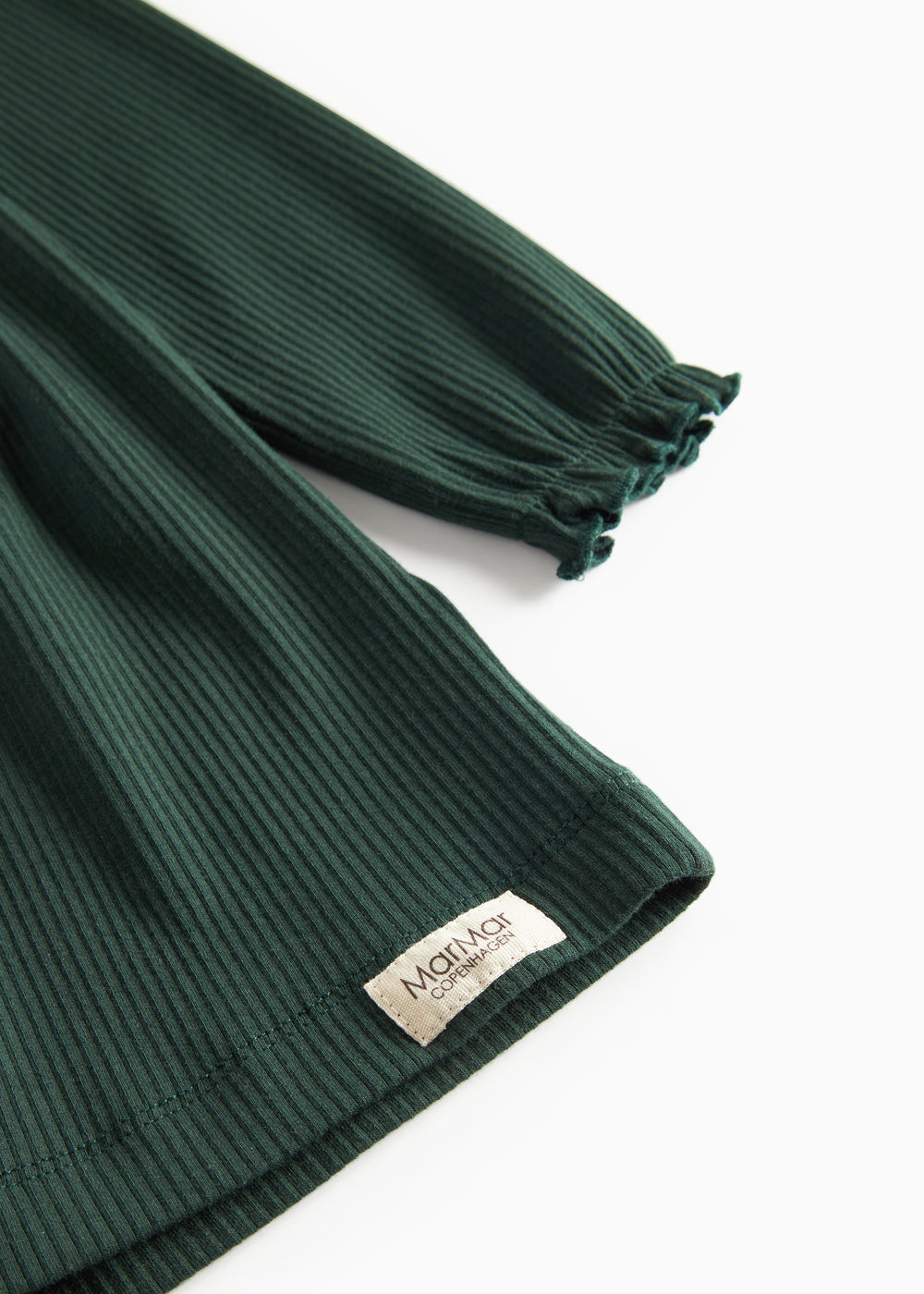 Grøn ribstrikket julekjole med flæser på skuldrene til børn